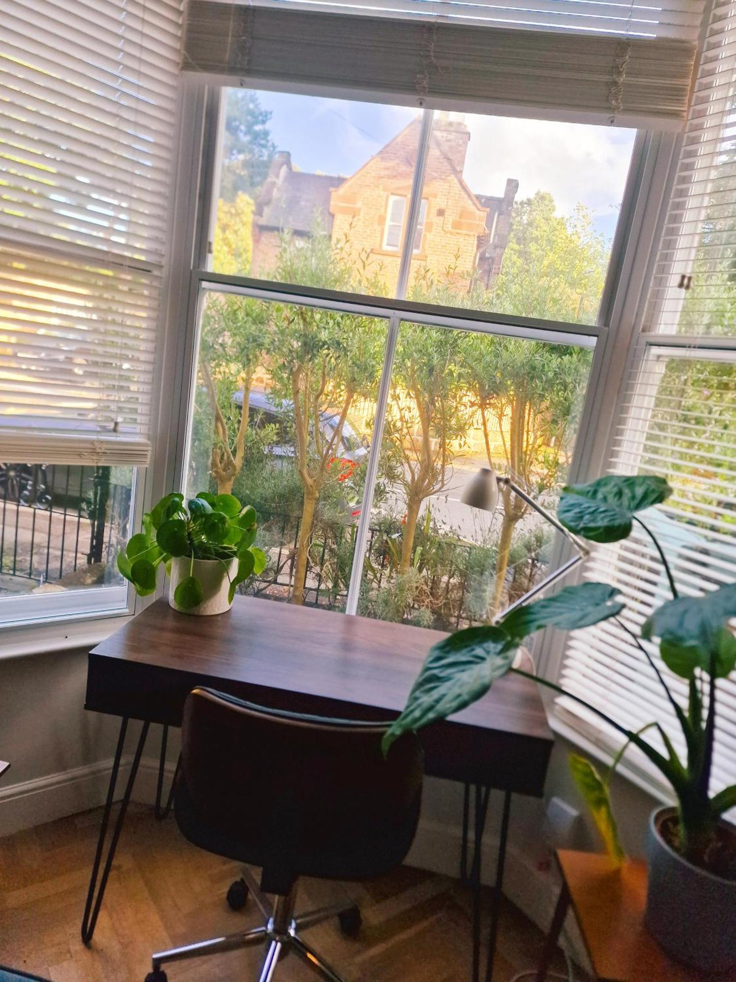 Upscale Family Beautiful Setting * Liverpool